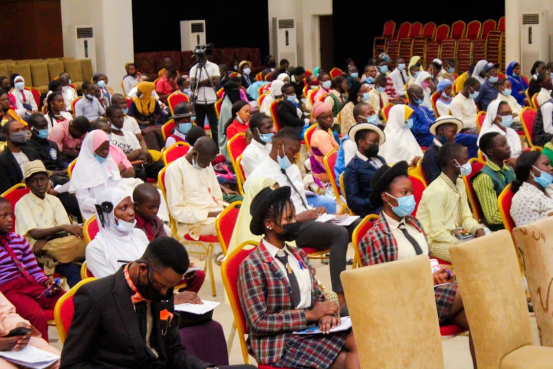 African students in innovation lab